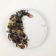 Заредете изображение във визуализатора на галерията – 🎁 Подаръчен сет със зелен чай и ръчно изработена подложка от смола