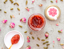 Încărcați imaginea în vizualizatorul galeriei - Rosey's Mark Sweet din trandafiri și zmeură 290g