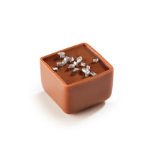 Заредете изображение във визуализатора на галерията – Belgian Chocolatier Finesse бонбона от млечен шоколад с лешници 1 брой