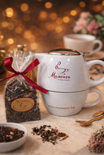 Load image into Gallery viewer, Порцеланов комплект „Чаен ритуал“ – чайник 440 мл с цедка, чаша и 50 г чай