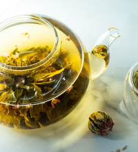 Încărcați imaginea în vizualizatorul galeriei - Set promoțional Ceainic de sticlă Theta 700ml și 1 trandafir de ceai înflorit