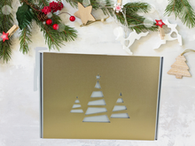 Заредете изображение във визуализатора на галерията – Коледна подаръчна кутия “Аромат и Наслада” – Перфектният подарък за всеки ценител