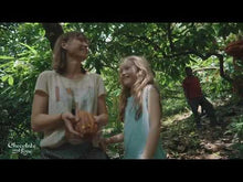 Зареждане и възпроизвеждане на видеото във визуализатора на галерията – Млечен шоколад с карамел, лешници и морска сол 80гр, 50% какао от Chocolate and Love