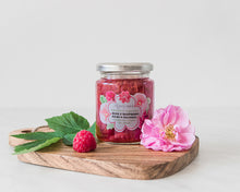 Încărcați imaginea în vizualizatorul galeriei - Rosey's Mark Sweet din trandafiri și căpșuni 290g