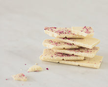 Încărcați imaginea în vizualizatorul galeriei - Ciocolată albă Rosey's Mark cu trandafiri 52g