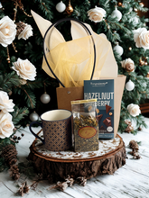 Заредете изображение във визуализатора на галерията – Подаръчен сет с чай, шоколад и чаша “Златен момент”
