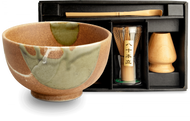 3-piece gift set with book, matcha and a matcha bowl
