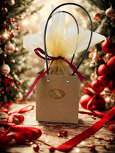 Заредете изображение във визуализатора на галерията – Подаръчен сет с чай, шоколад и чаша “Златен момент”
