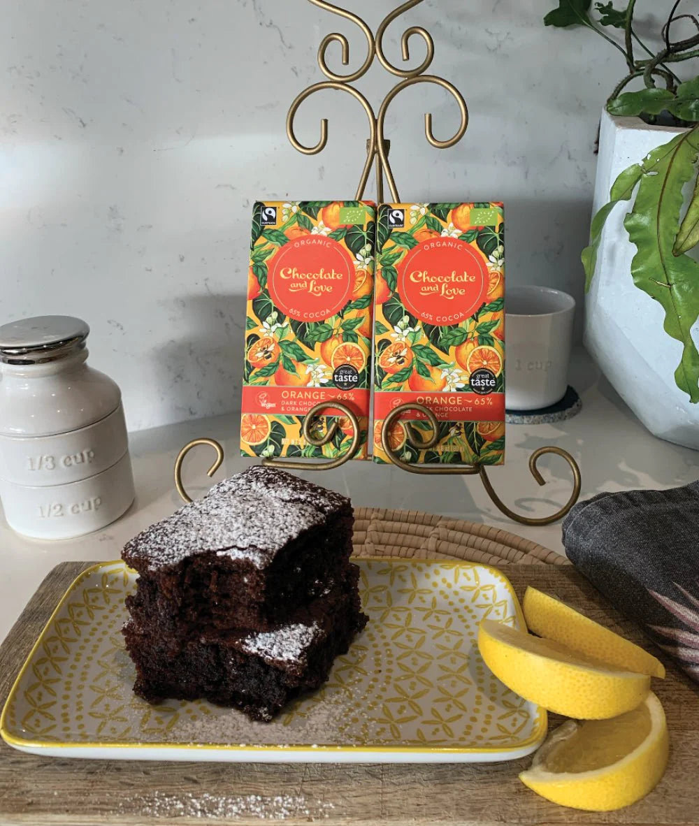 Încărcați imaginea în vizualizatorul galeriei - Ciocolată organică vegană cu portocale, 65% cacao, 80g de la Chocolate and Love Orange